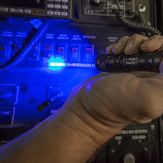 SureFire Aviator Flashlight - AVIATORRD SureFire Aviator Flashlight - AVIATORRD