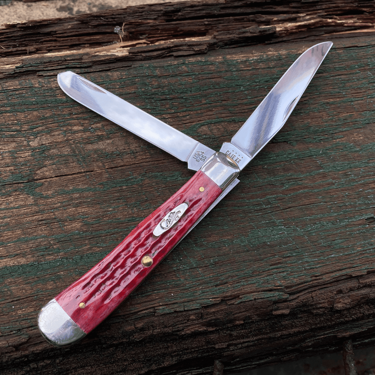 Case Trapper Folding Knife, Medium 3.25"/3.27" Clip Point/Spey Plain Mirror Polished Tru-Sharp SS Blade Corn Cob Jigged Old Red Bone Handle - 00783 Case Trapper Folding Knife, Medium 3.25"/3.27" Clip Point/Spey Plain Mirror Polished Tru-Sharp SS Blade Corn Cob Jigged Old Red Bone Handle - 00783