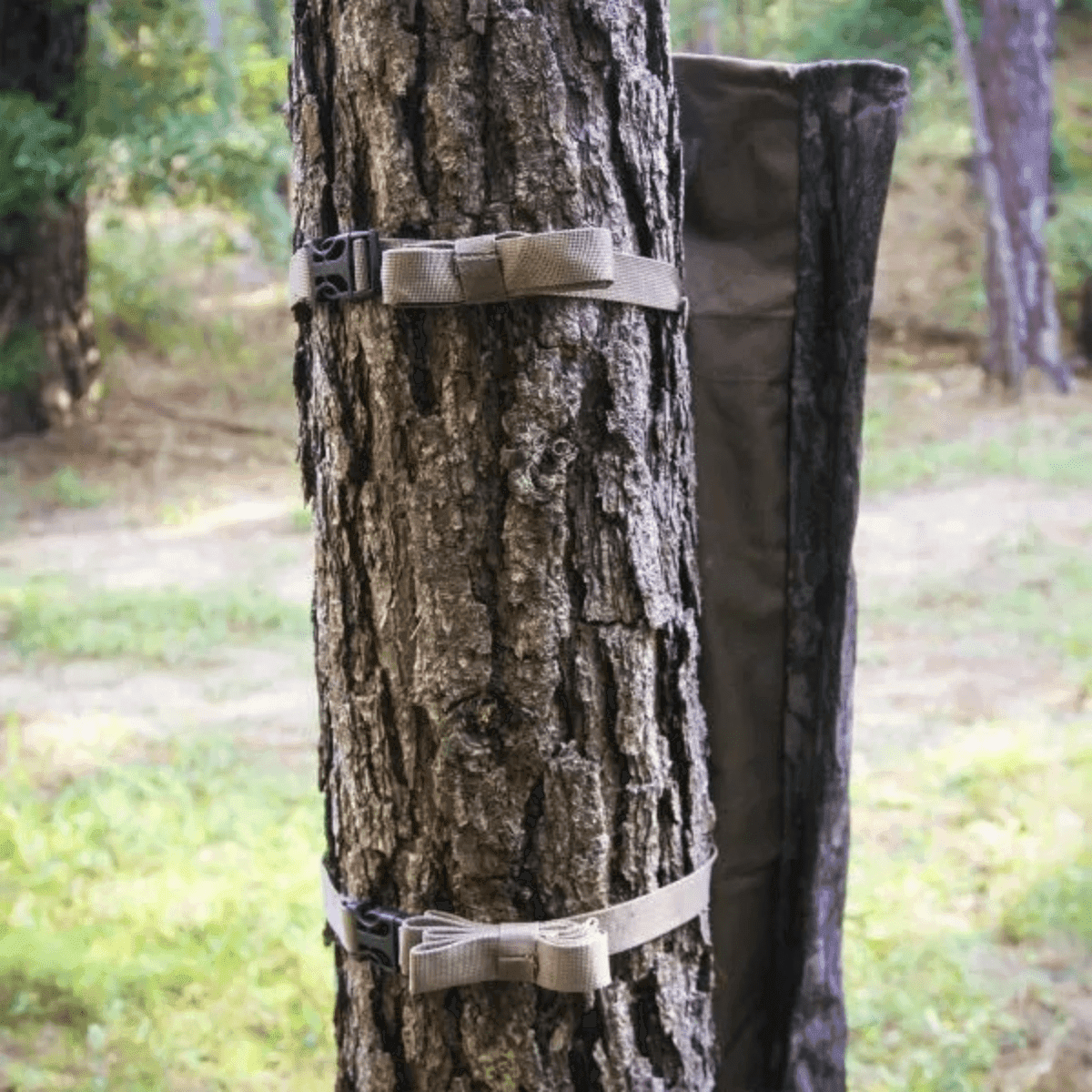 Moultrie Bag Feeder, Camo 17" Length 100lbs Capacity Water Resistant - MFG-15019 Moultrie Bag Feeder, Camo 17" Length 100lbs Capacity Water Resistant - MFG-15019